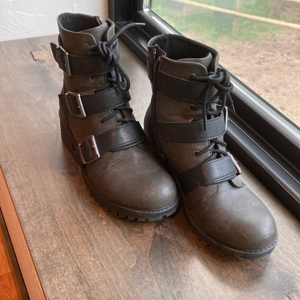 B.O.C Rosalee ladies boots style Z37122 size 8M